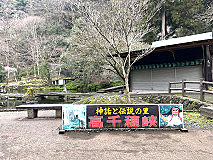 䋬